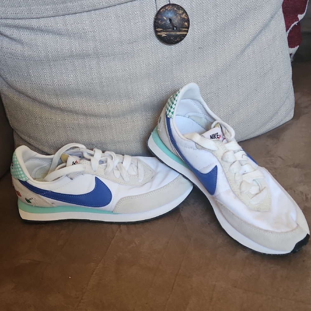 Nike White and Blue Retro Sneakers